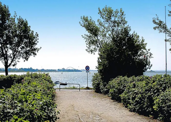 In Lemkenhafen For 2 Personen Apartment *